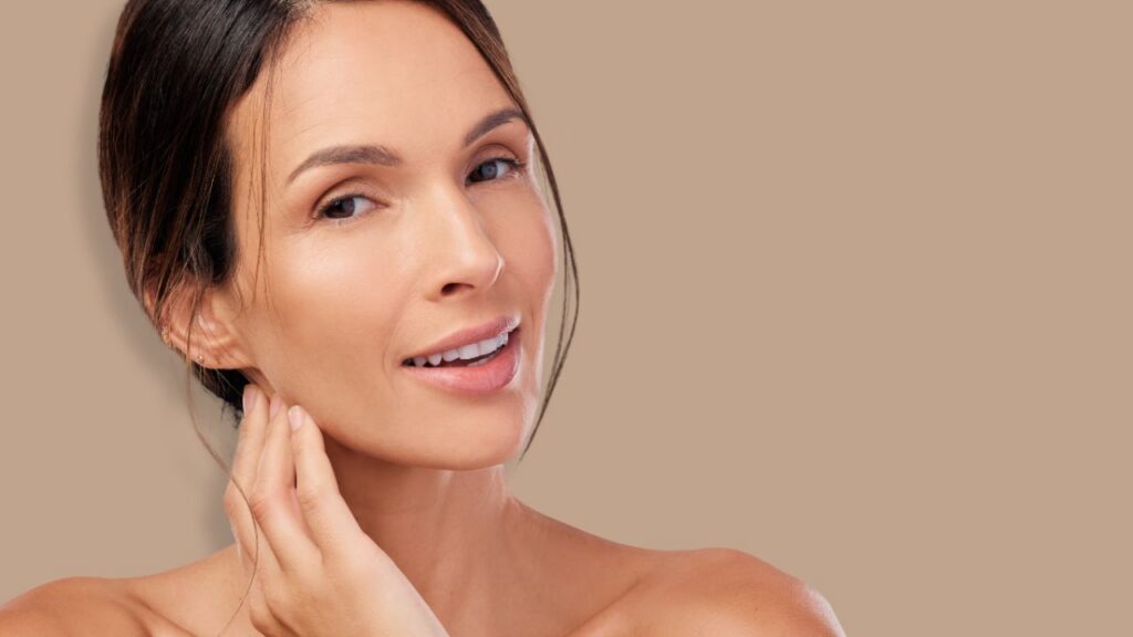JUVÉDERM® vs. Radiesse®: Which Dermal Filler Is Right for You? 1 beautiful middle aged woman